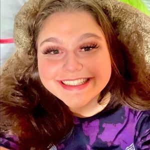 Meet your Posher, Adrianna